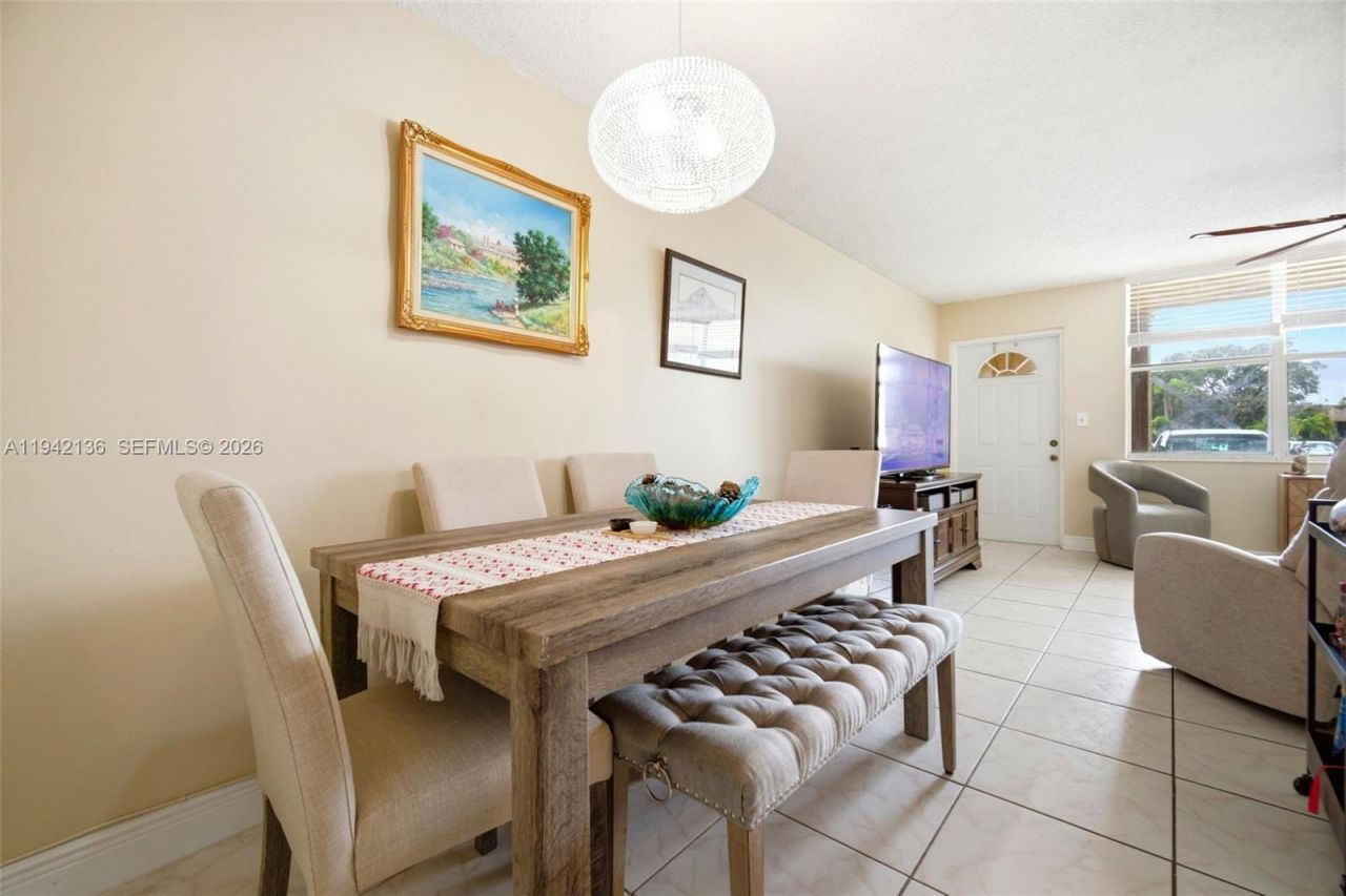 9121 Sunrise Lakes Blvd, Unit 114, Sunrise, FL 33322 Photo