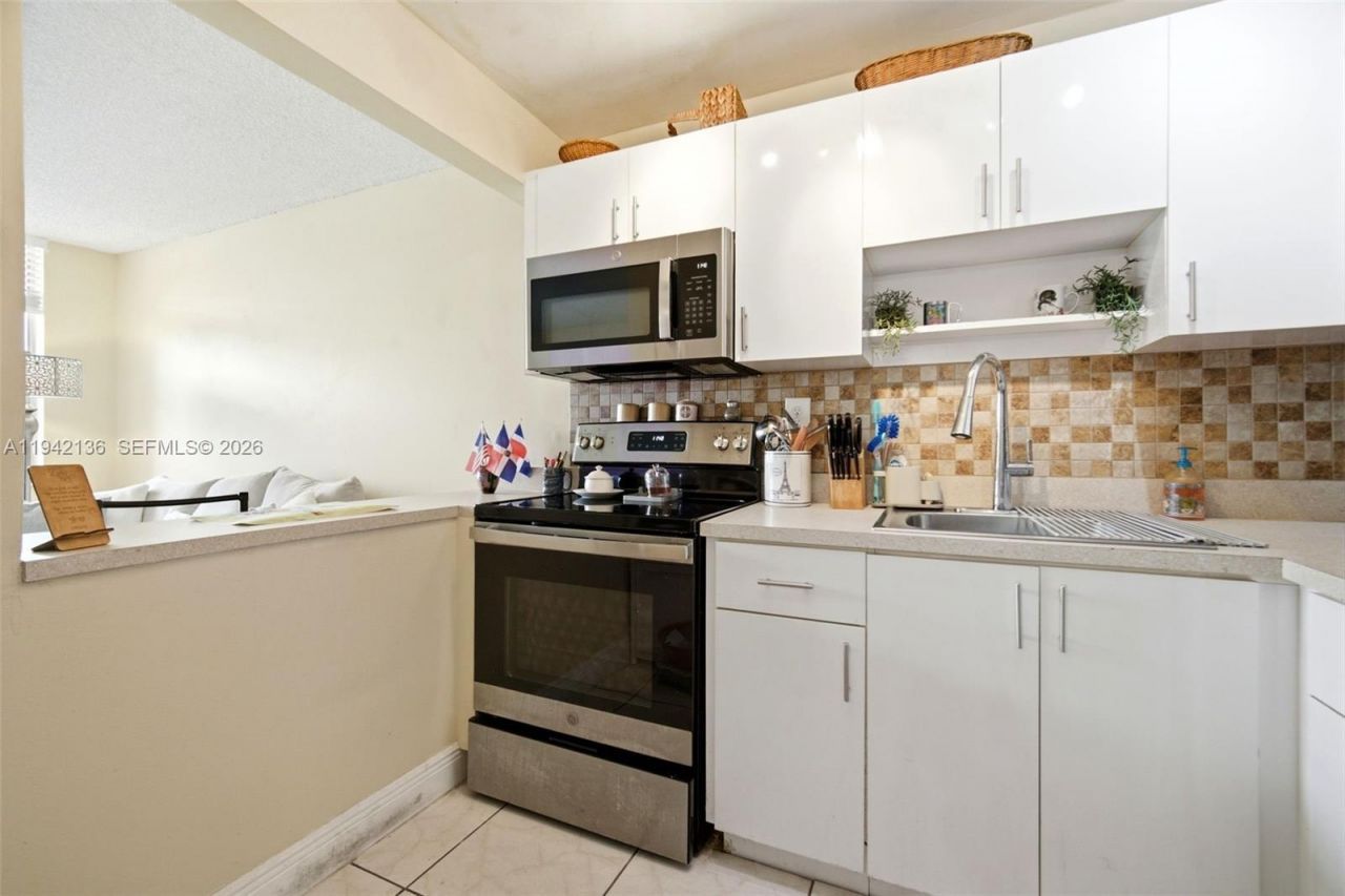 9121 Sunrise Lakes Blvd, Unit 114, Sunrise, FL 33322 Photo