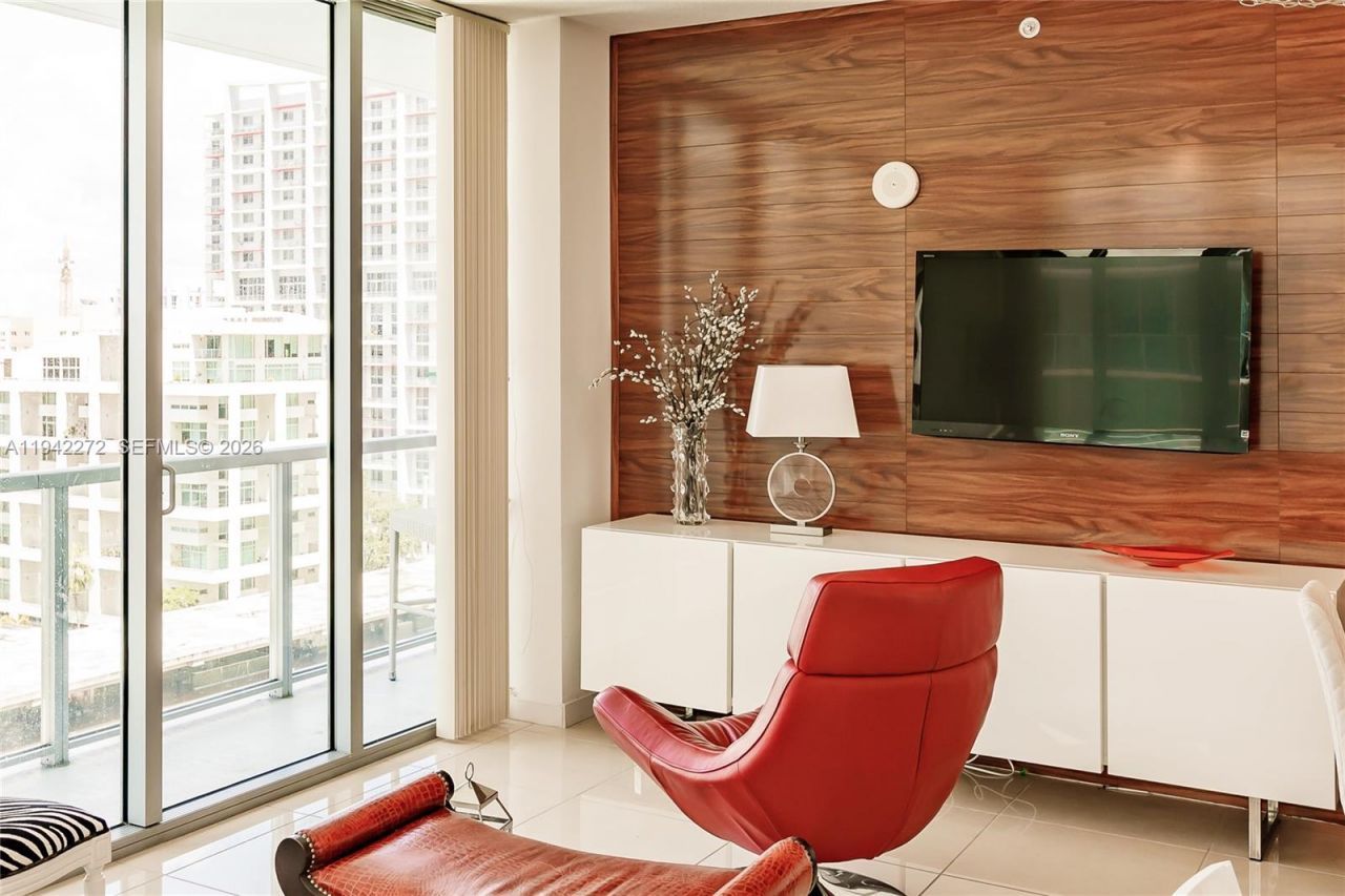 1111 SW 1 Av, Unit 1414-N, Miami, FL 33130 Photo