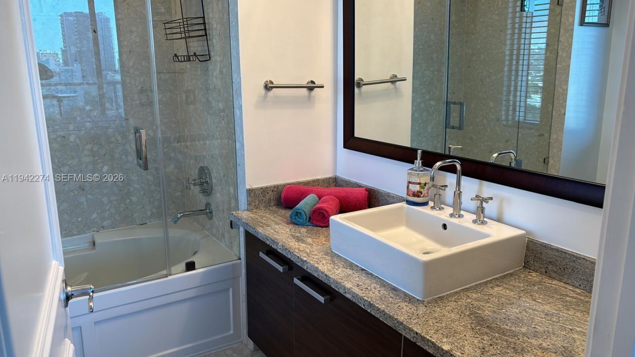 185 SW 7th St , Unit 1502, Miami, FL 33130 Photo