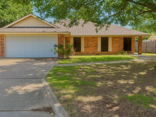 202 Modene Avenue, Waxahachie, TX 75165