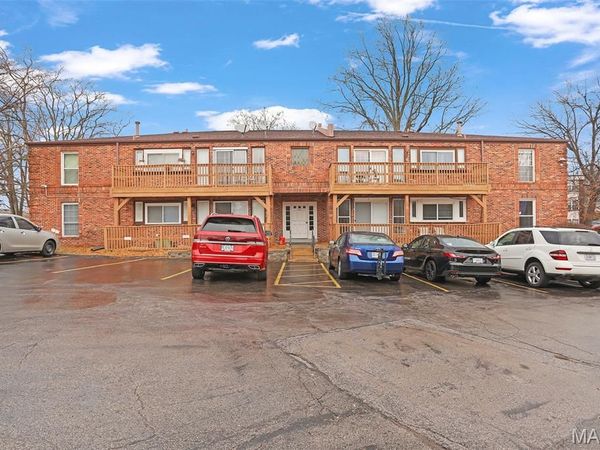 4278 Chateau De Ville, St Louis, MO 63129