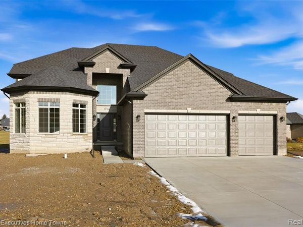 35701 Strongford Drive, New Baltimore, MI 48047