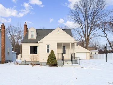 19490 Goldwin Street, Southfield, MI 48075