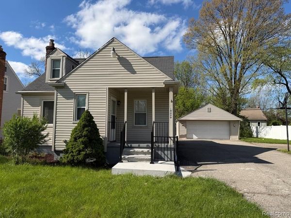 19490 Goldwin Street, Southfield, MI 48075