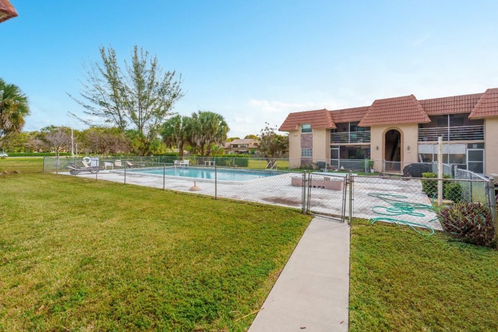 8101 NW 27th Street, Unit 4, Coral Springs, FL 33065 Photo