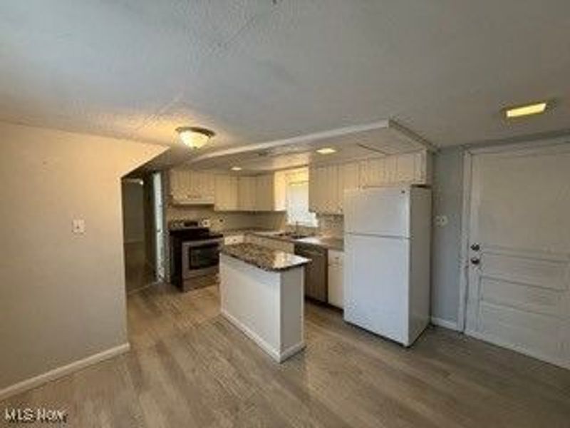 812 Kling Street, Unit 2, Akron, OH 44311 Photo 4