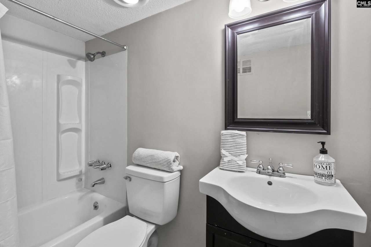 5516 Lakeshore Drive Photo 18