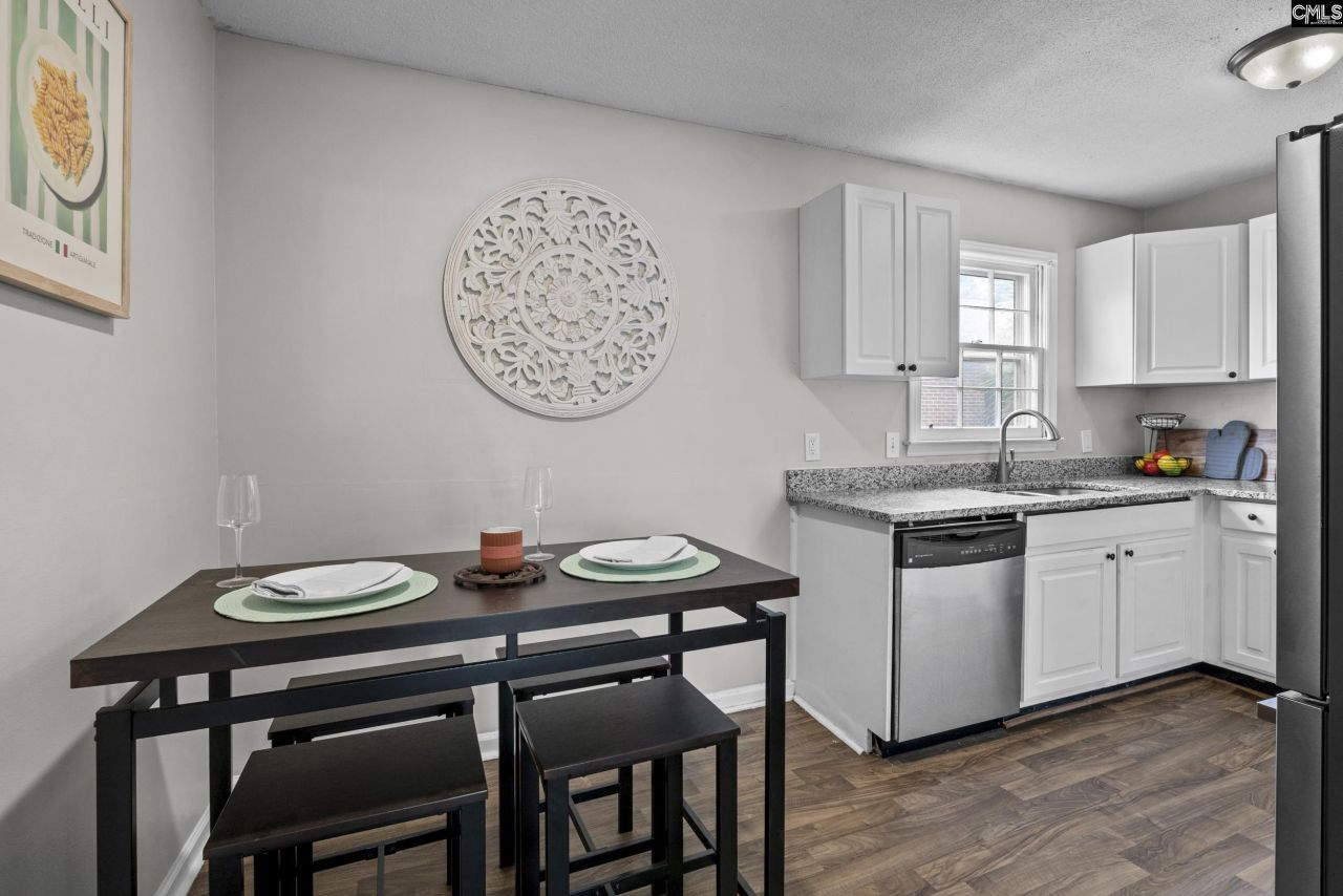 5516 Lakeshore Drive Photo 6