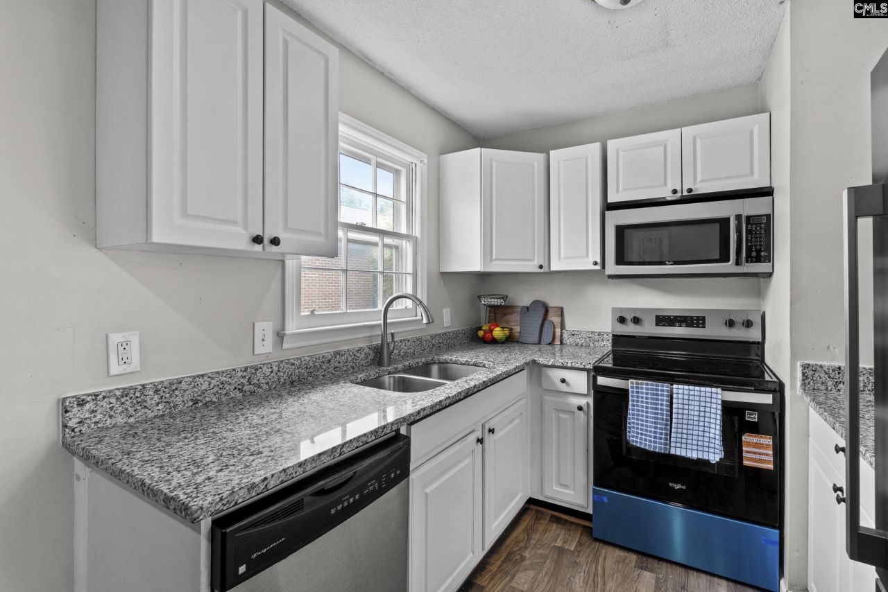 5516 Lakeshore Drive Photo 8