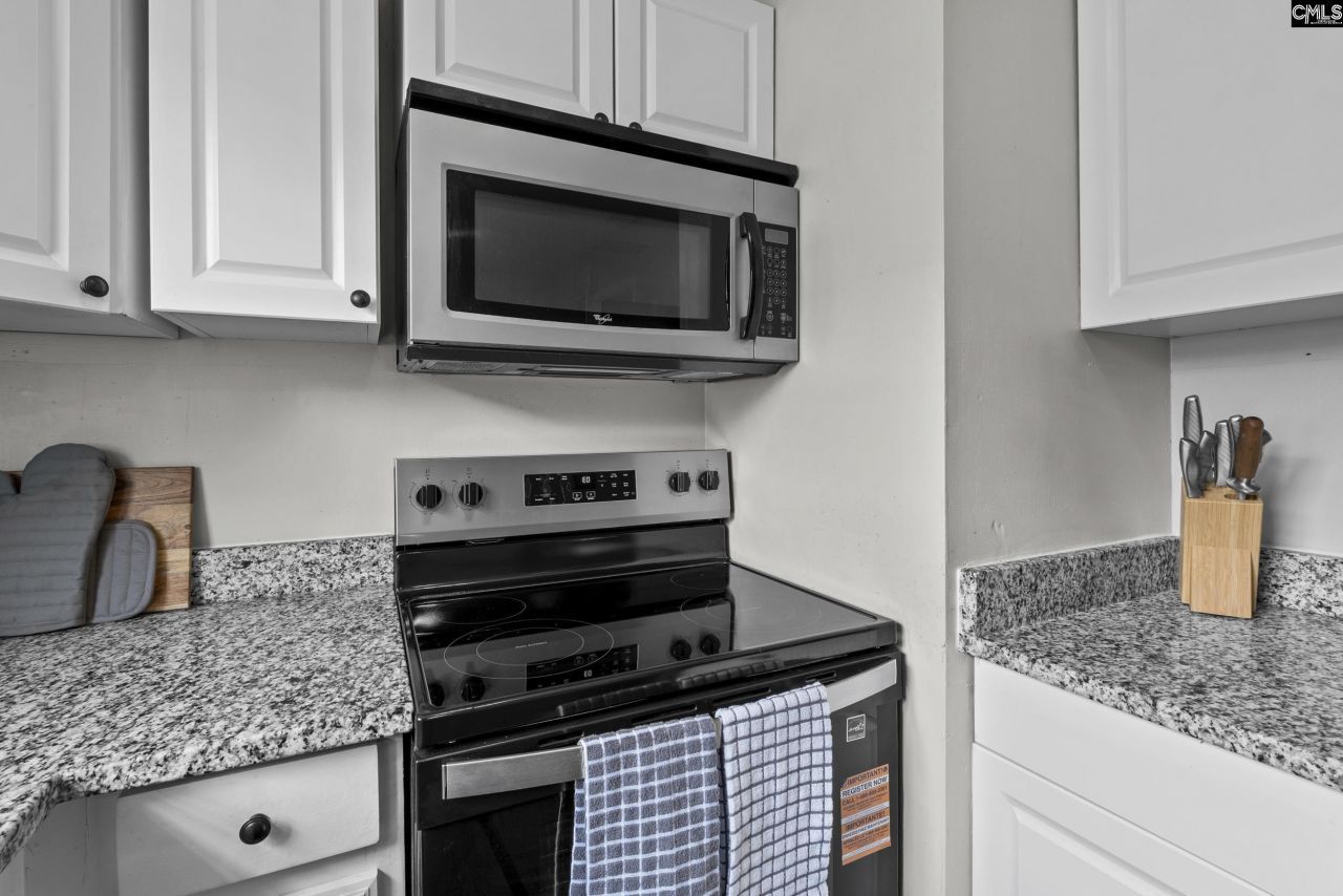 5516 Lakeshore Drive Photo 9