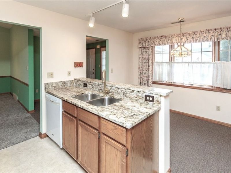 743 Bent Creek Drive, Wadsworth, OH 44281 Photo 5