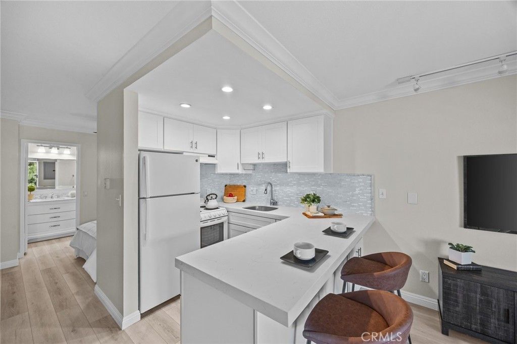 101 Scholz Plaza, Unit PH19, Newport Beach, CA 92663 Main Photo