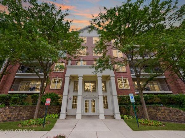 3100 Town Square Drive, Unit 204, Rolling Meadows, IL 60008
