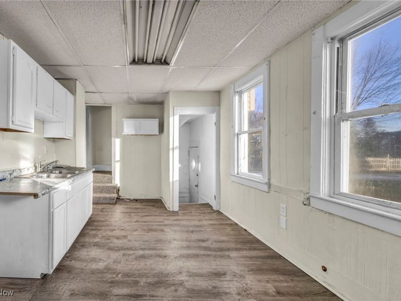 8110 Melrose Avenue, Cleveland, OH 44103 Photo 15