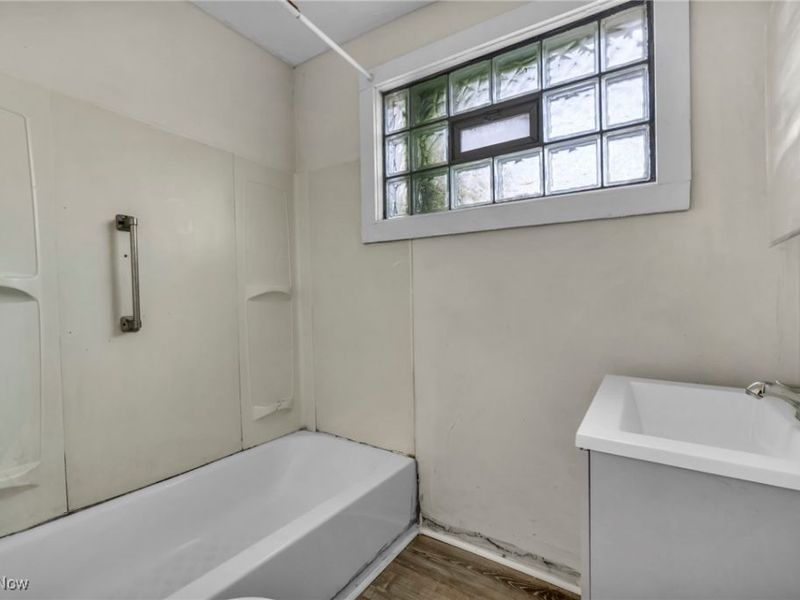 8110 Melrose Avenue, Cleveland, OH 44103 Photo 37