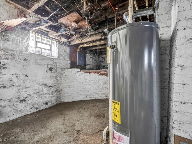 8110 Melrose Avenue, Cleveland, OH 44103 Photo 39