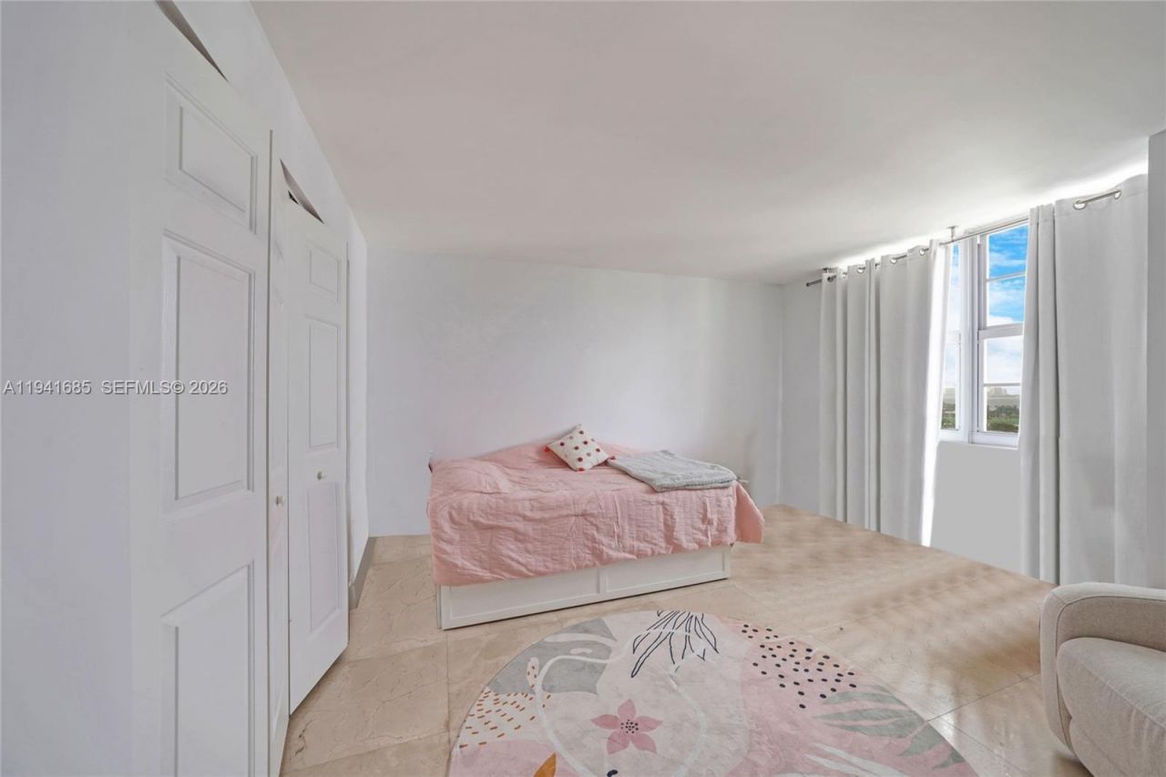 5701 Collins Ave, Unit 1415, Miami Beach, FL 33140 Photo