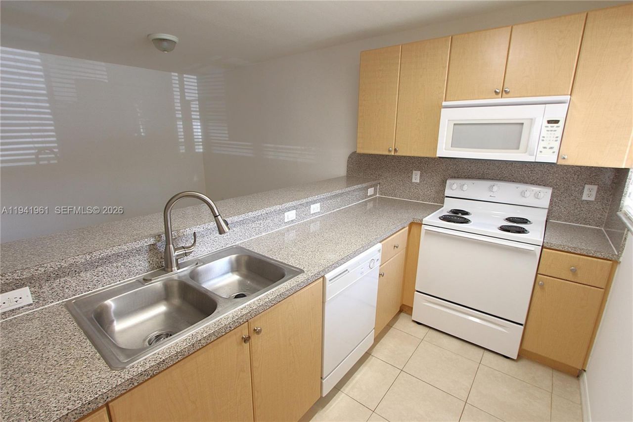 22821 SW 88 Pl, Unit 14-20, Cutler Bay, FL 33190 Photo