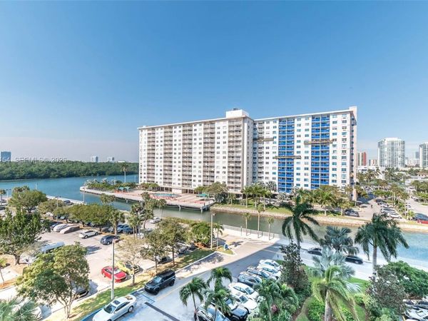 500 Bayview Dr, Unit 617, Sunny Isles Beach, FL 33160