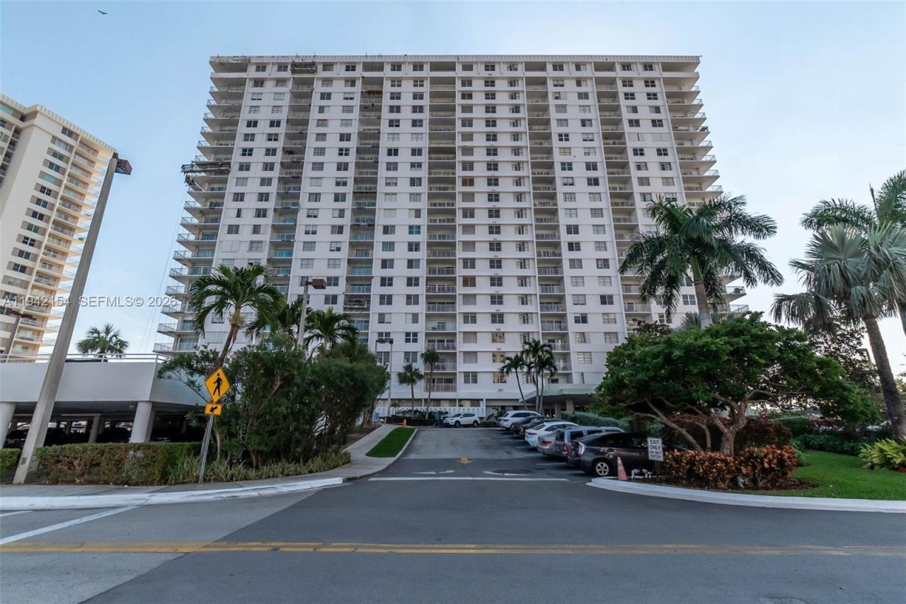 500 Bayview Dr, Unit 617, Sunny Isles Beach, FL 33160 Photo