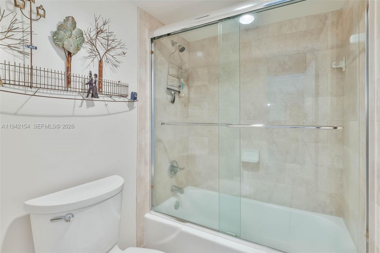 500 Bayview Dr, Unit 617, Sunny Isles Beach, FL 33160 Photo