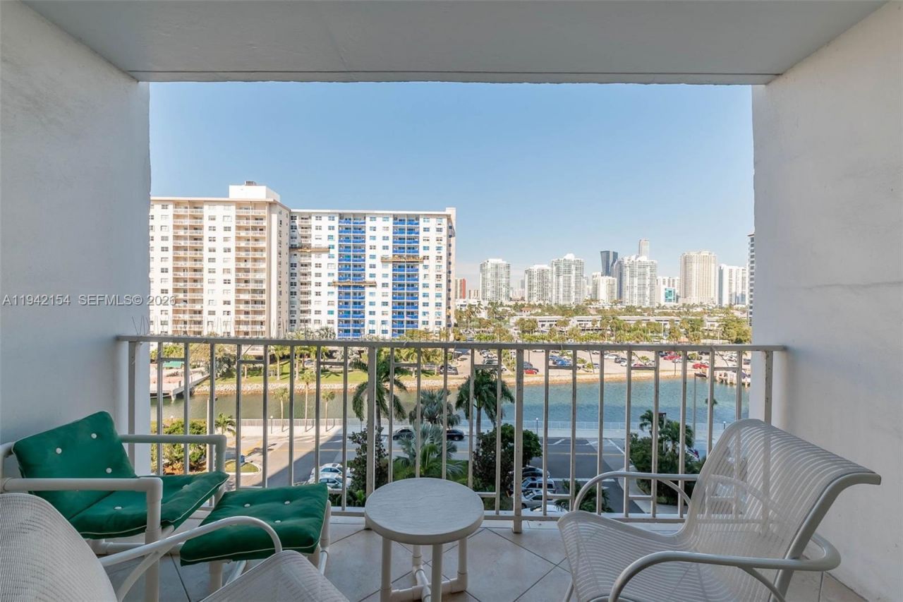 500 Bayview Dr, Unit 617, Sunny Isles Beach, FL 33160 Photo