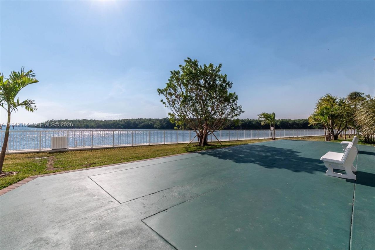 500 Bayview Dr, Unit 617, Sunny Isles Beach, FL 33160 Photo