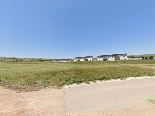 864 PETROS DR, Rapid City, SD 57701
