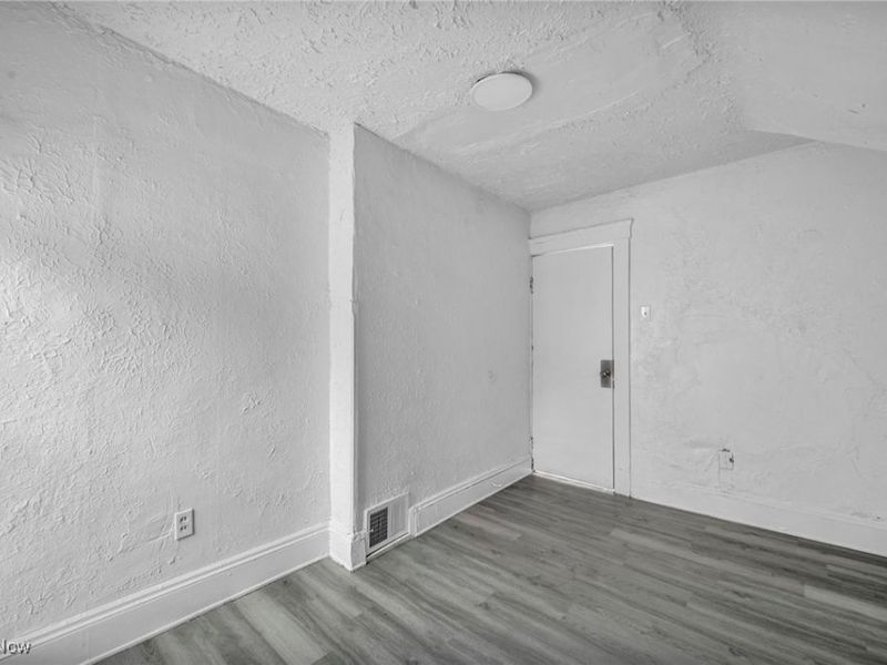 709 E 126th Street, Cleveland, OH 44108 Photo 26