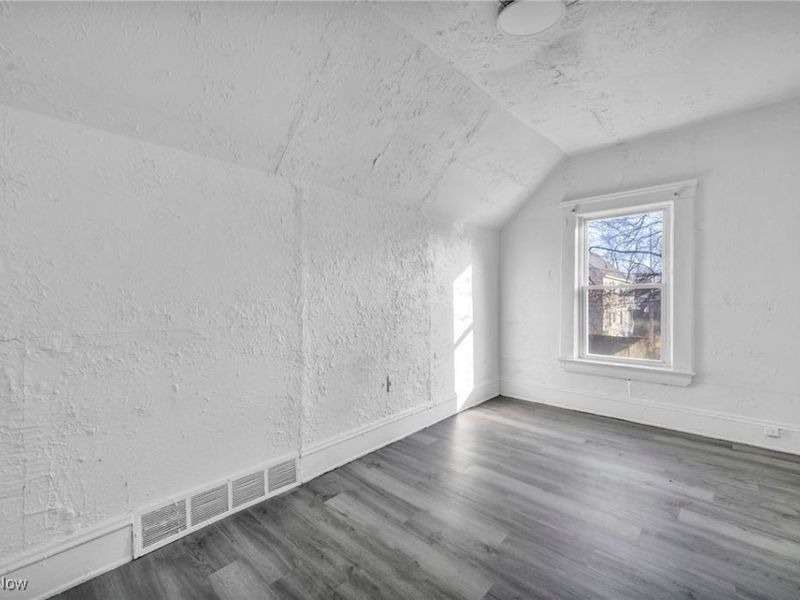 709 E 126th Street, Cleveland, OH 44108 Photo 27