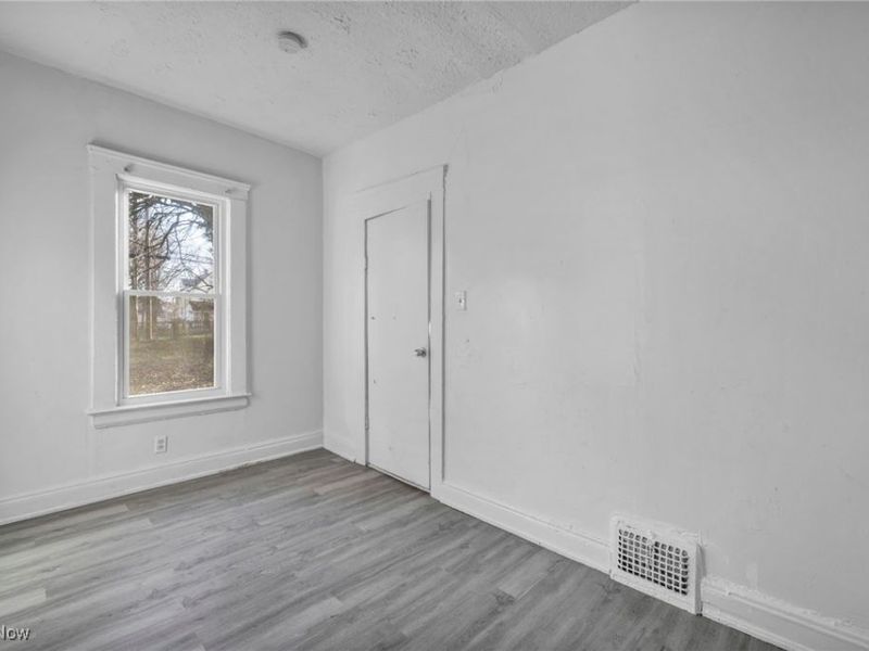 709 E 126th Street, Cleveland, OH 44108 Photo 29