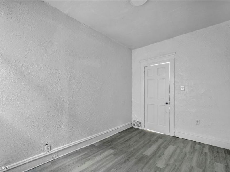 709 E 126th Street, Cleveland, OH 44108 Photo 34
