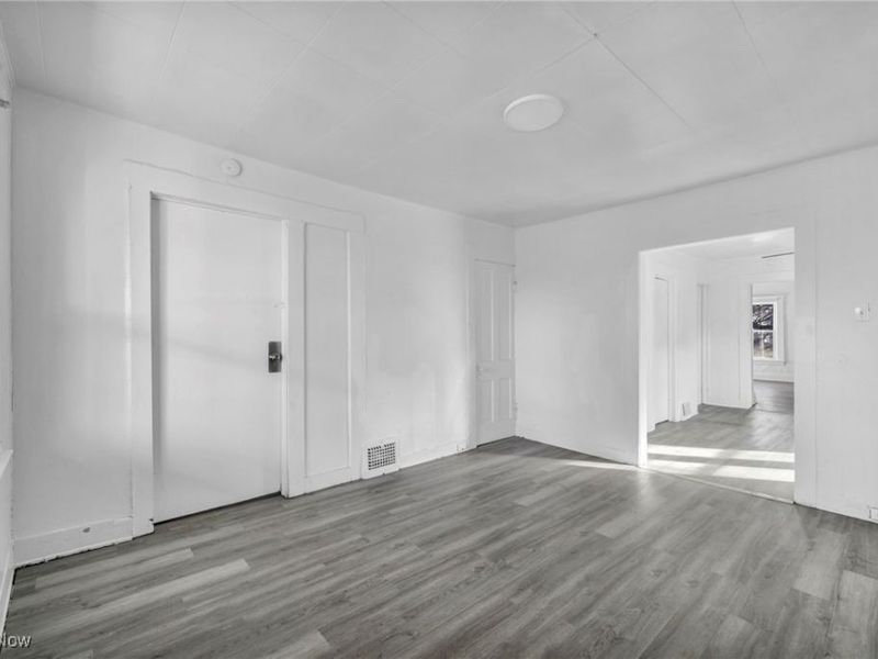 709 E 126th Street, Cleveland, OH 44108 Photo 8