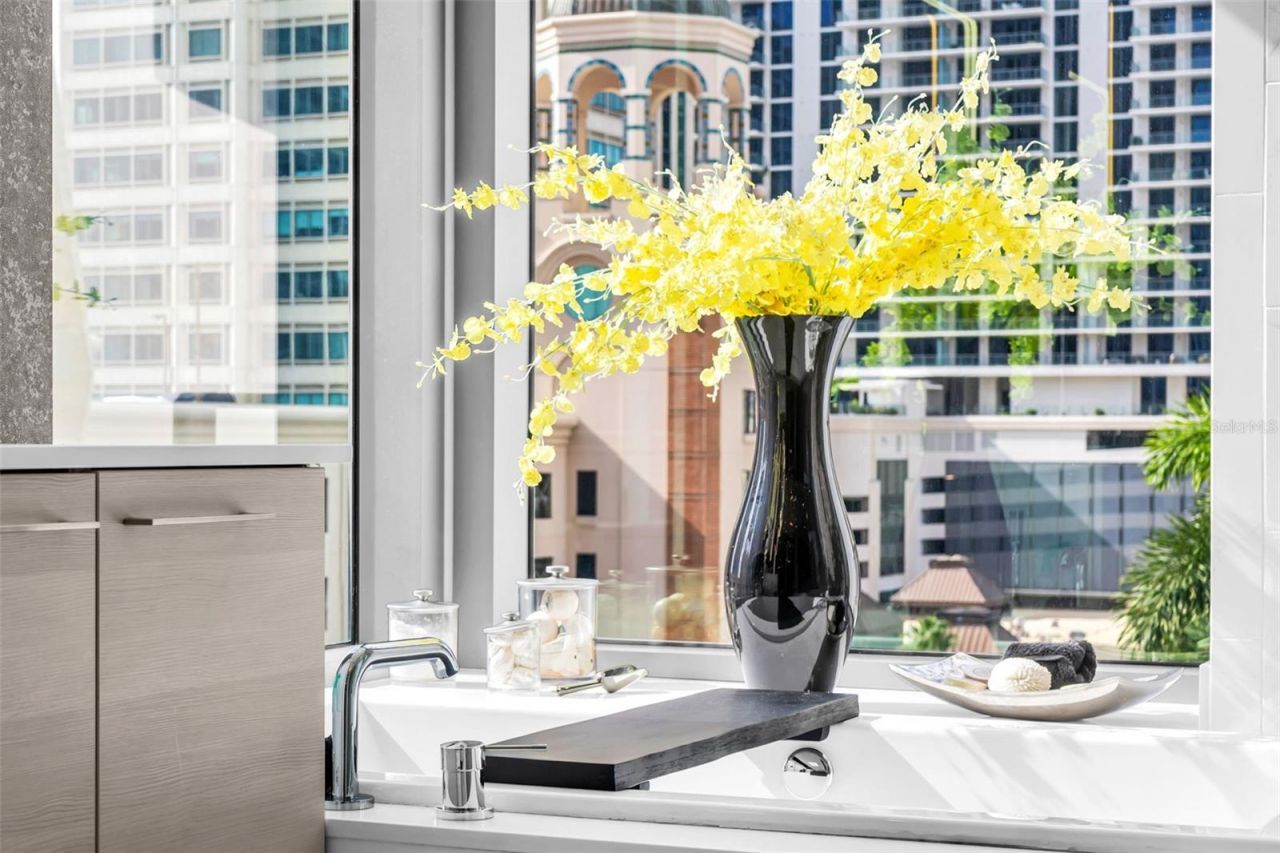 100 1st Avenue N, Unit 901, Saint Petersburg, FL 33701 Photo