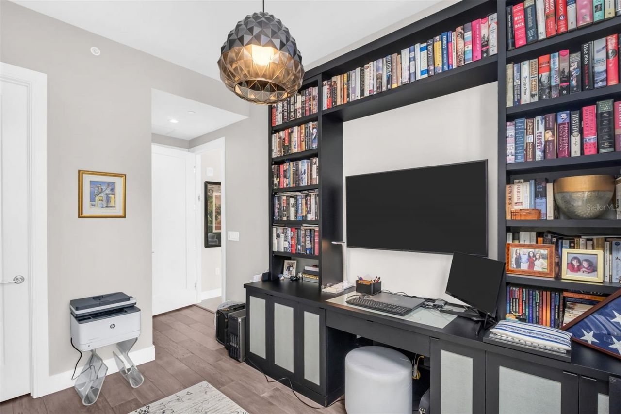 100 1st Avenue N, Unit 901, Saint Petersburg, FL 33701 Photo