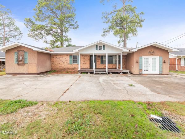 222 Madge Street , Breaux Bridge, LA 70517