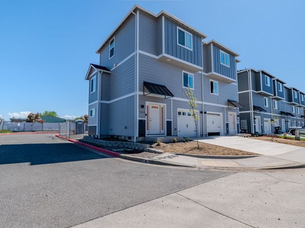 7890 28th Street, White City, OR 97503