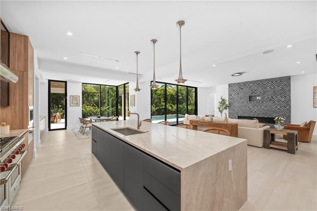 1800 Crayton Rd, Naples, FL 34102 Photo