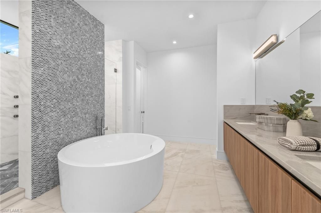 1800 Crayton Rd, Naples, FL 34102 Photo