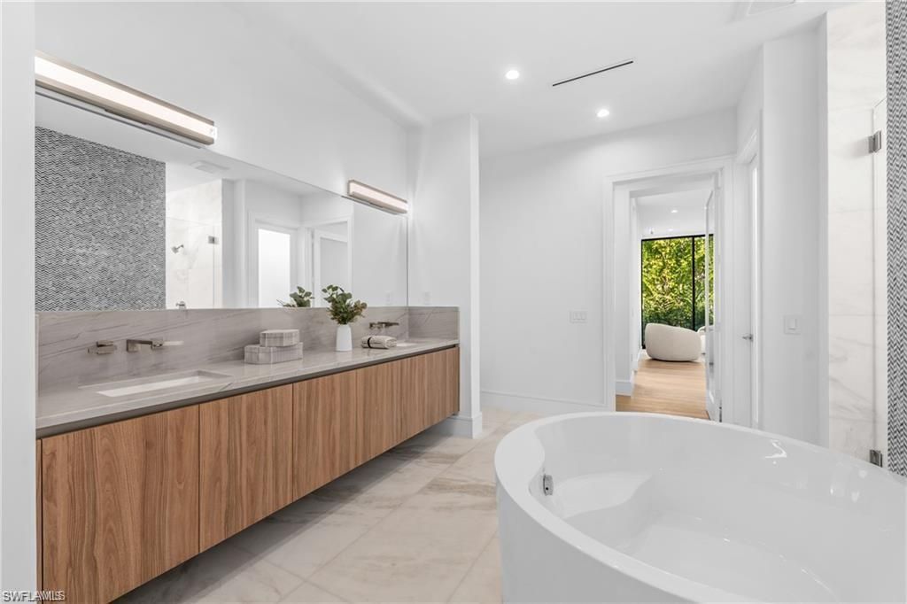 1800 Crayton Rd, Naples, FL 34102 Photo