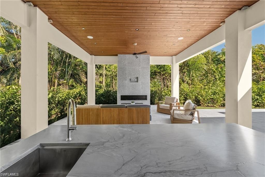 1800 Crayton Rd, Naples, FL 34102 Photo