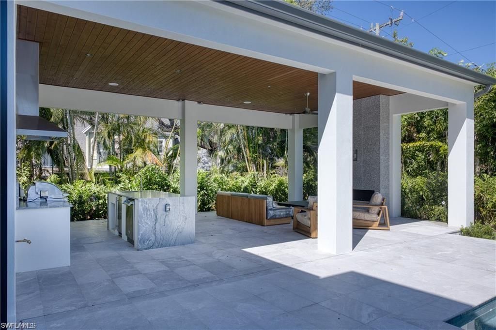 1800 Crayton Rd, Naples, FL 34102 Photo