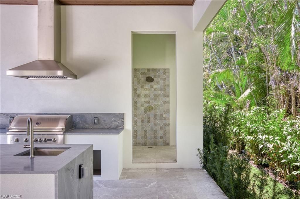 1800 Crayton Rd, Naples, FL 34102 Photo