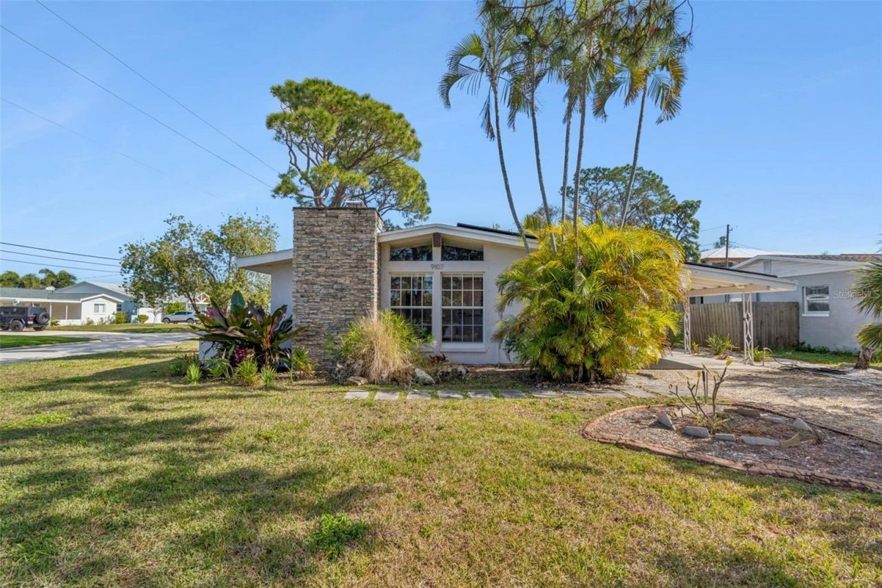 9107 Bay Street Ne, Saint Petersburg, FL 33702 Main Photo
