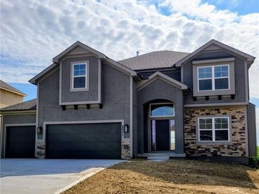 8931 N Poplar Avenue, Kansas City, MO 64156