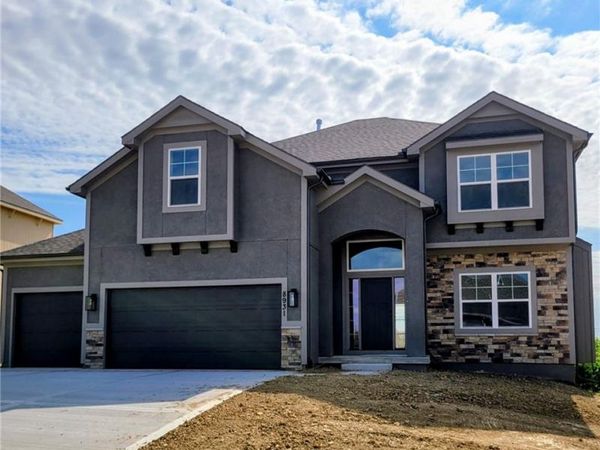 8931 N Poplar Avenue, Kansas City, MO 64156