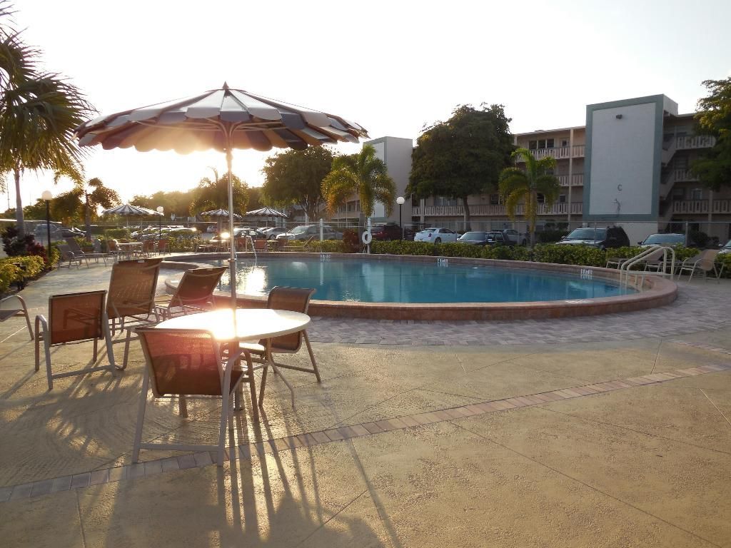 405 Southampton A, West Palm Beach, FL 33417 Photo