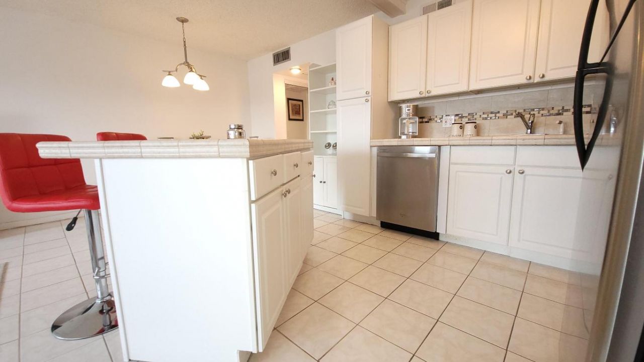 405 Southampton A, West Palm Beach, FL 33417 Photo