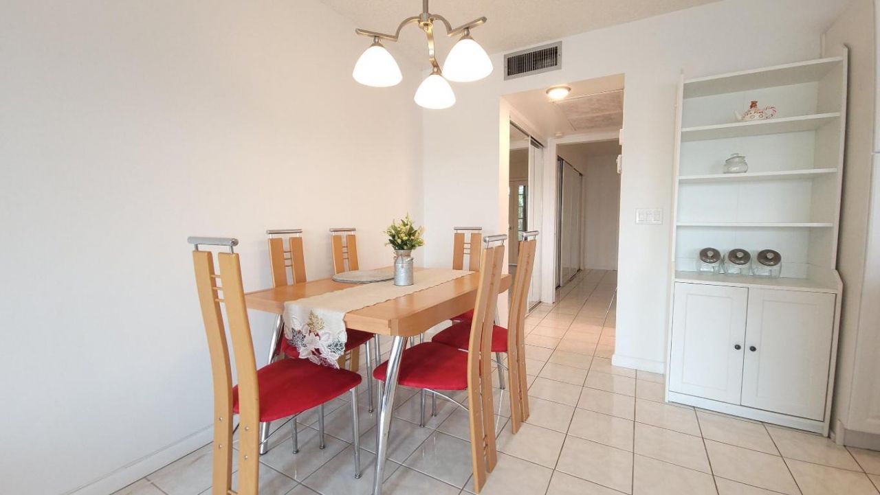 405 Southampton A, West Palm Beach, FL 33417 Photo
